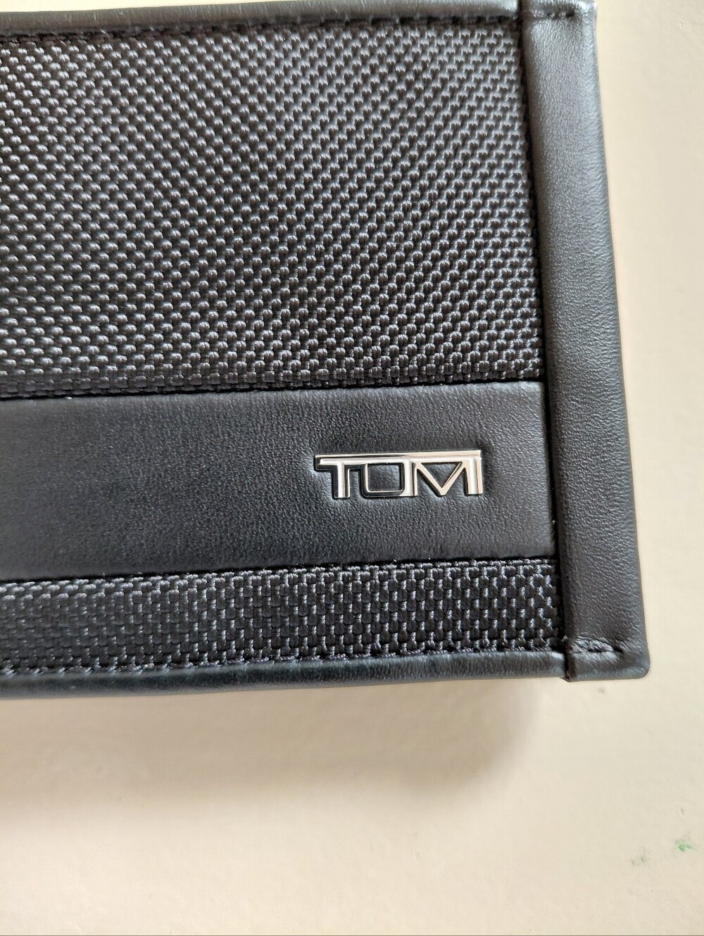 TUMI BLACK WALLET BIFOLD - Picture 10 of 13